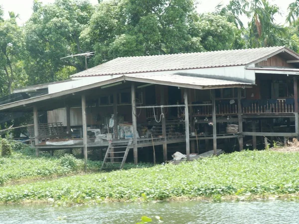 Thai-Haus am Chao-Phraya, Bangkok thailand — Stockfoto