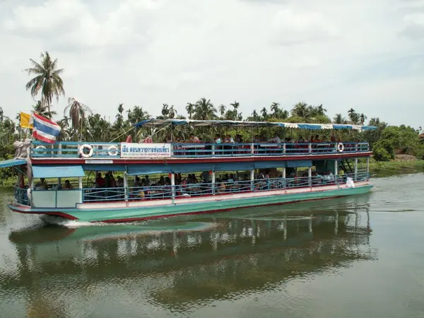 Barca sul fiume chao phraya, bangkok Thailandia — Foto Stock