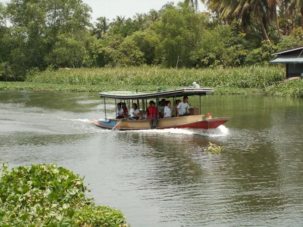 A boat on Chao-phraya river scene , Bangkok Thailand — Stock Photo, Image