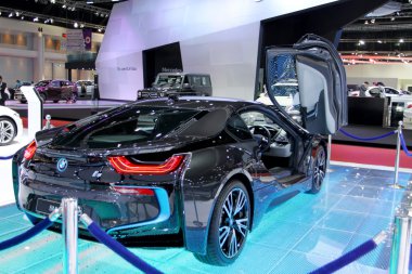 2 Nisan: bmw serisi I8 yenilik araba 