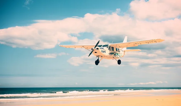 Samolot na plaży — Zdjęcie stockowe
