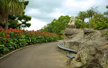 Botanik Bahçesi içinde iz