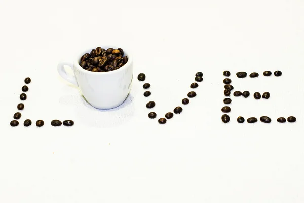 Kaffeebohnen mit Tasse — Stockfoto