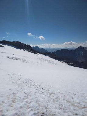 Dağda yürüyüş yapan Grovenediger