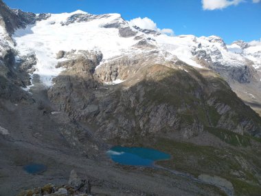 Simonysee 'de bir dağ gölü