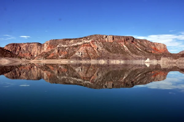 Reflet dans un lac de montagne — Stock Photo, Image