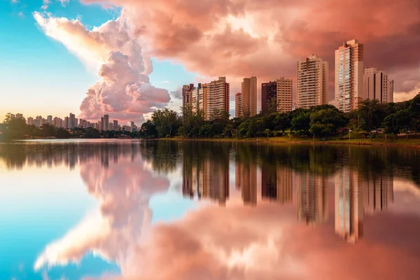 Vista Lago Igapo Cidade Londrina Brasil Com Edifícios Modernos Fundo — Fotografia de Stock