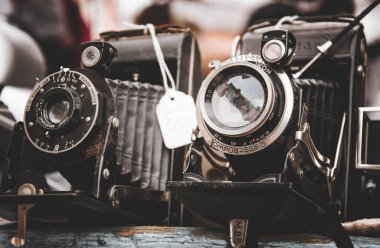 Eski kameralar Kodak ve Nikon Notting Hill fuarında satılık..