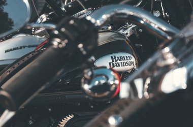 Güney Brezilya, Londrina 'da sergilenen Harley-Davidson motorsikletinin ayrıntıları. Dünyadaki en ikonik motosiklet markalarından biridir. Harley-Davidson Motor Cycles, 1903 yılında Milwaukee, ABD 'de kurulmuş bir şirket.. 