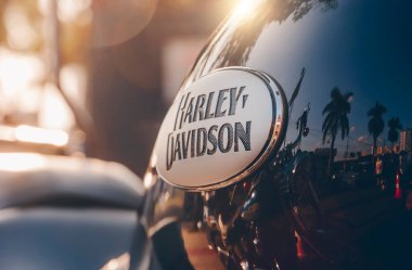 Güney Brezilya, Londrina 'da sergilenen Harley-Davidson motorsikletinin ayrıntıları. Dünyadaki en ikonik motosiklet markalarından biridir. Harley-Davidson Motor Cycles, 1903 yılında Milwaukee, ABD 'de kurulmuş bir şirket.. 