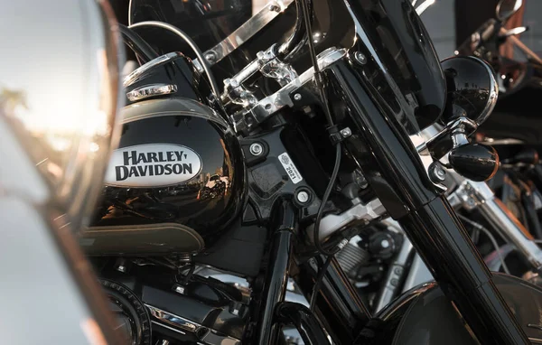 Güney Brezilya, Londrina 'da sergilenen Harley-Davidson motorsikletinin ayrıntıları. Dünyadaki en ikonik motosiklet markalarından biridir. Harley-Davidson Motor Cycles, 1903 yılında Milwaukee, ABD 'de kurulmuş bir şirket.. 