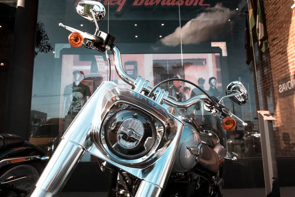 ブラジル南部のロンドリーナ市で展示されているハーレーダビッドソンのオートバイの詳細 これは 世界で最も象徴的なオートバイブランドの一つです — ストック写真