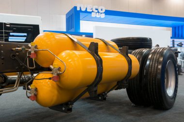 Exposed chassis, engine and gears of a natural gas powered bus on display at the LAT.BUS 2022 exposition, held in the city of Sao Paulo.