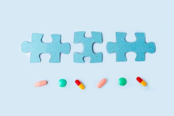 Pezzi Puzzle Blu Con Diverse Pillole Medicine Concetto Trattamento Delle — Foto Stock