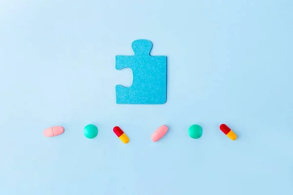 Pezzi Puzzle Blu Con Diverse Pillole Medicine Concetto Trattamento Delle — Foto Stock