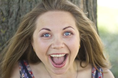 Doğada güzel bir kız