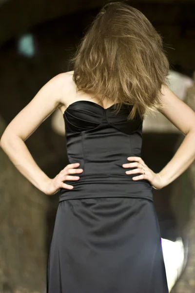 Dáma v černé večerní šaty — Stock fotografie