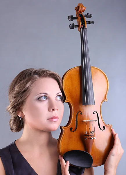 A charming young girl playing the violin professionally — Stock Photo, Image