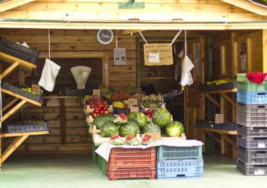 küçük bir kasabada meyve shop