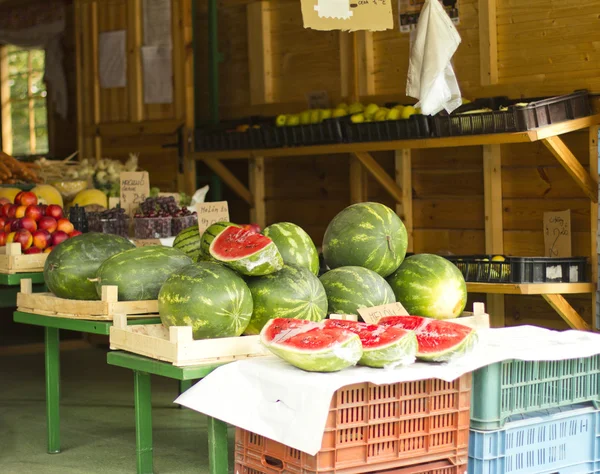 Obchod s ovocem v malém městě — Stock fotografie