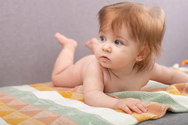 Baby Girl Lies Bed — Stock Photo, Image