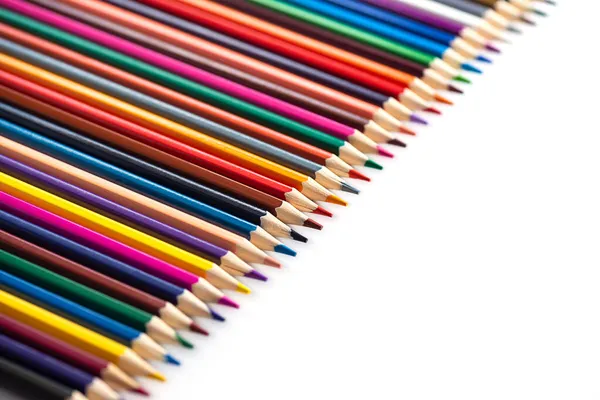 白い背景に色鉛筆のセット — ストック写真