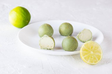 Kibrit ve yeşil limonlu vejetaryen trüf mantarı. Şeker, laktoz ve glütensiz.