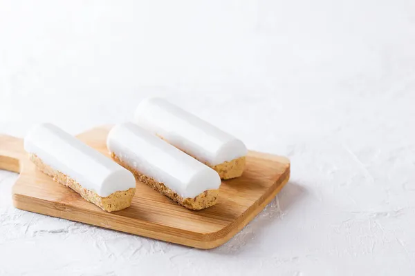 Raw Carrot Cakes Wooden Board Sugar Gluten Lactose Free Horizontal — Stock Photo, Image