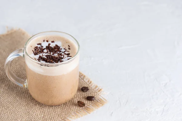 Mochaccino Kaffee Mit Nüssen Und Schokolade Glasbecher Horizontale Orientierung Kopierraum — Stockfoto