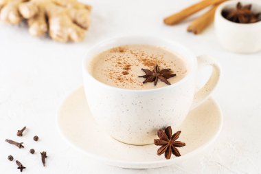 Hindistan vejetaryen masala çayı, hindistan cevizi sütü, anason, tarçın, zencefil ve biber..