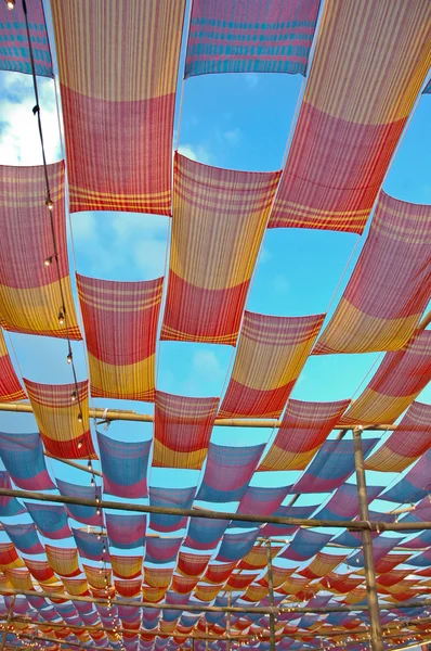 Kleurrijke stof luifel dak — Stockfoto