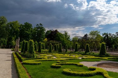 İngiliz stili Willanow Palace Polonya 'da güzel bir park tasarımı.