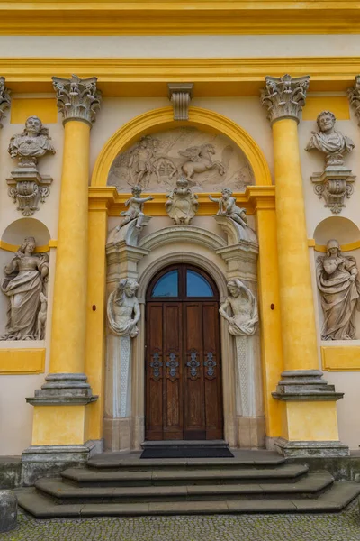 Прекрасні Старі Дерев Яні Двері Різьбленням Суцільним Металом Вілановському Палаці — стокове фото