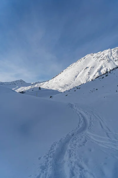 Paisaje Invernal Montaña Los Tatras Sendero Pisoteado Nieve Con Vistas — Foto de Stock