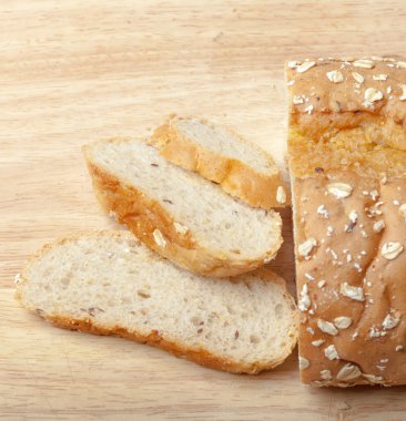 Çavdar ekmeği ve kaba öğütülmüş buğday unu.