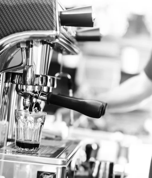 Espresso, extraction from coffee machine — Stock Photo, Image