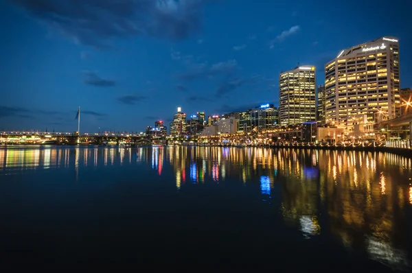 Sydney cbd darling harbour - december 23,2010 natt landskapet med ni — Stockfoto