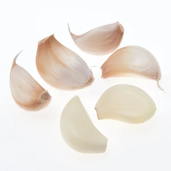 Garlic cloves isolated — Zdjęcie stockowe