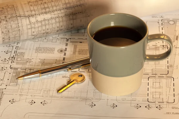 Taza de café en la mesa de trabajo — Foto de Stock