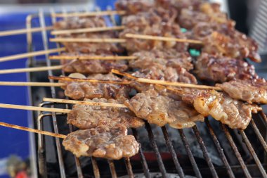 Kızarmış domuz eti.