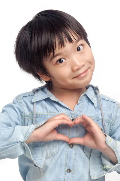 Gelukkige jongen maken van hart hand — Stockfoto