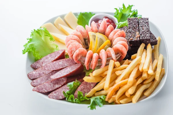 Various cold appetizers: shrimp, cheese, croutons, salami — Stock Photo, Image