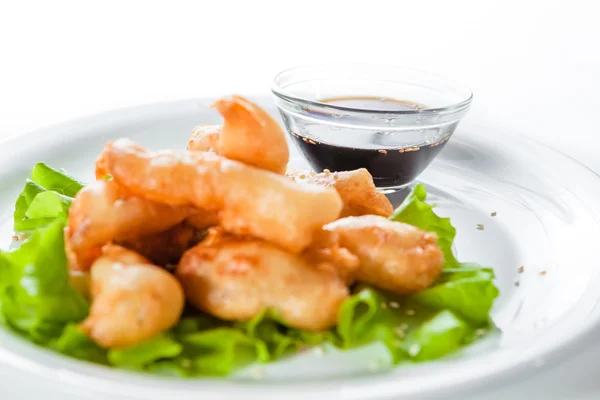 Tempura de camarão com sementes de alface e gergelim — Fotografia de Stock