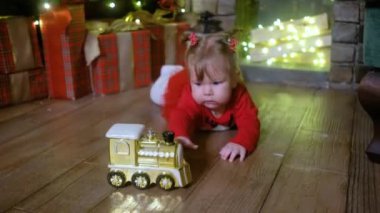 Oyuncak trenli, ağaçlı, hediyeli ve toplu Noel bebeği