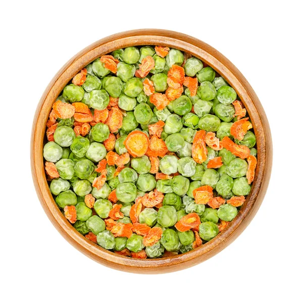 Guisantes Verdes Deshidratados Trozos Zanahoria Tazón Madera Verduras Mixtas Semillas — Foto de Stock
