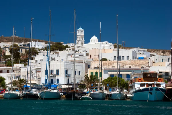 Tradycyjnej, rybackiej miejscowości adamas na milos island, Grecja — Zdjęcie stockowe