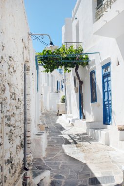 Yunanistan 'ın Sifnos adasındaki geleneksel Yunan sokağı