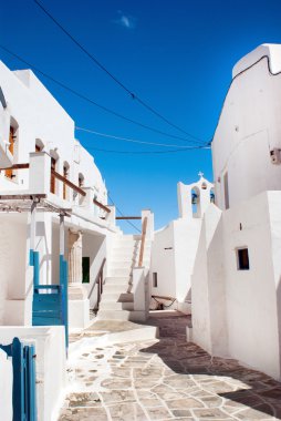 Yunanistan 'ın Sifnos adasındaki geleneksel Yunan sokağı