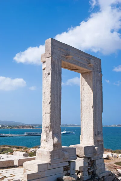 Ancient gate of Apollon temple at the island of Naxos in Greece — Stock Photo, Image