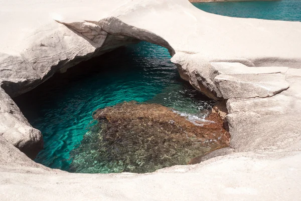 Caves and rock formations by the sea at Kleftiko area on Milos i — Stock Photo, Image